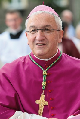 Abp Celestino Migliore od 2002 r. był Stałym Obserwatorem Stolicy Apostolskiej przy ONZ, a od 2010 r. kierował nuncjaturą apostolską w Warszawie. Niedawno otrzymał nominację na nuncjusza w Moskwie.