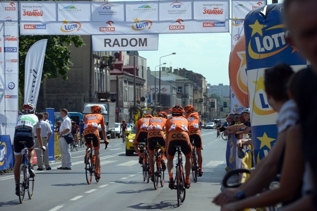 Początek wyścigu kolarskiego w Radomiu