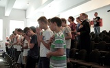 Wspólna modlitwa w auli seminarium