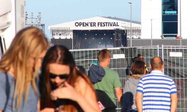 Festiwal odbywa się na terenie lotniska Gdynia-Kosakowo od 2003 roku