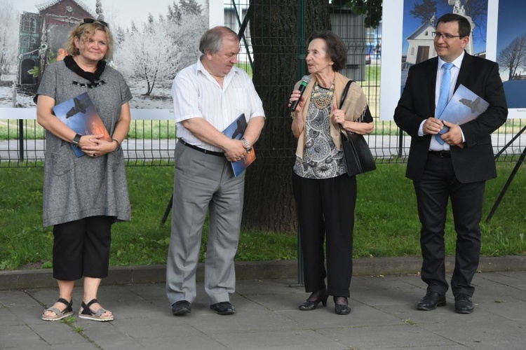 Przydrożne kapliczki i JPII w Mogile