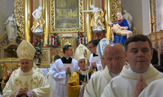 Hałcnów: Msza św.