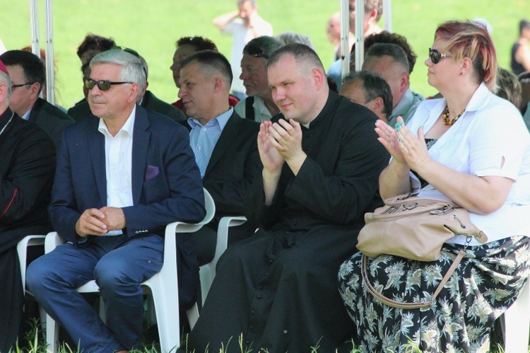 Odsłonięcie głazu bp. Wacława Leszczyńskiego