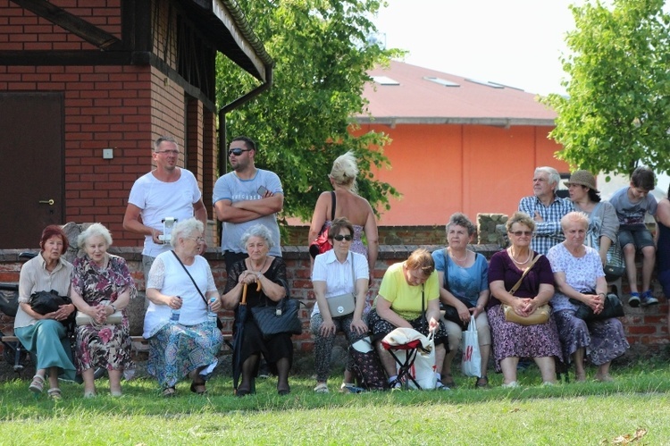 Odsłonięcie głazu bp. Wacława Leszczyńskiego