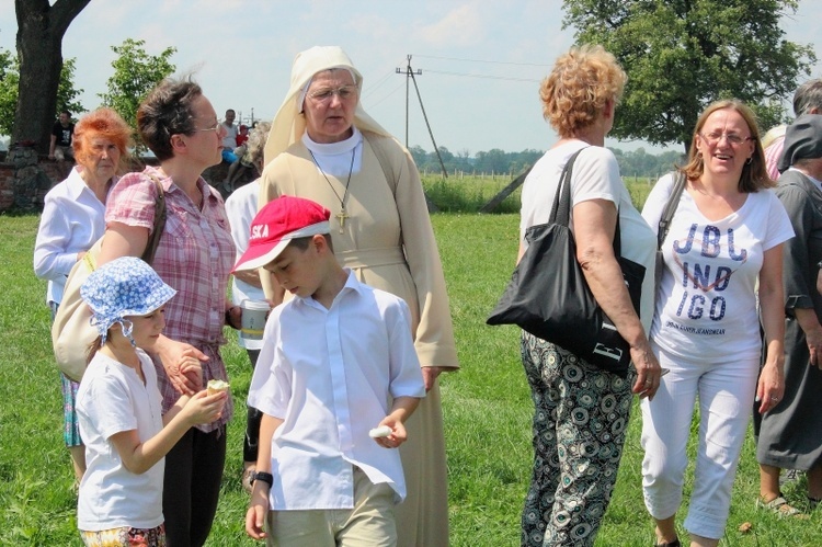 Odsłonięcie głazu bp. Wacława Leszczyńskiego