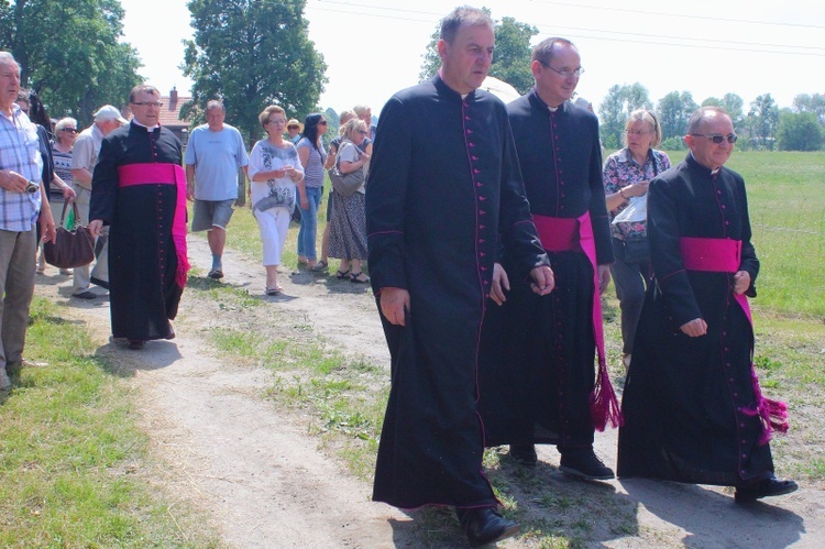 Odsłonięcie głazu bp. Wacława Leszczyńskiego