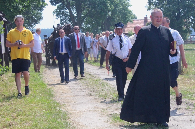 Odsłonięcie głazu bp. Wacława Leszczyńskiego