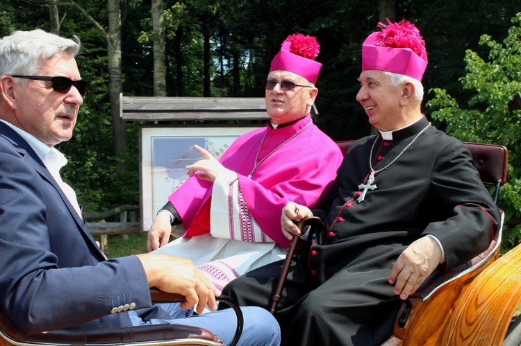 Odsłonięcie głazu bp. Wacława Leszczyńskiego