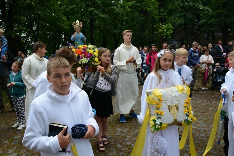 Pielgrzymka dzieci u św. Anny