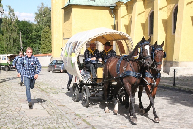 Bryczką do Matki Bożej