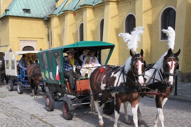 Bryczką do Matki Bożej