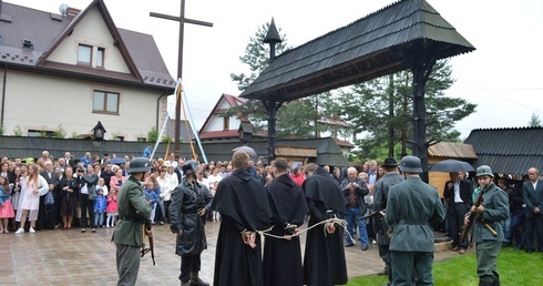 Plebania spalona, franciszkanie aresztowani