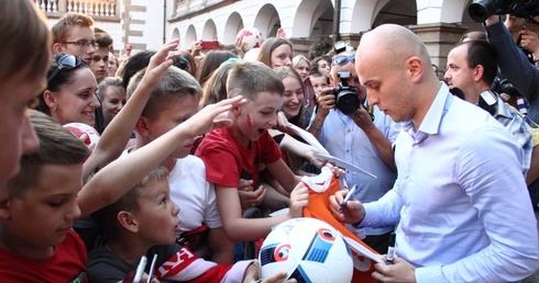 Królewskie powitanie Michała Pazdana