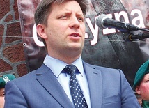 Michał Dworczyk jest parlamentarzystą PiS ziemi wałbrzyskiej.  Od 23 LAT intensywnie (był tam 260 razy) współpracuje z Polakami na Ukrainie i z Ukraińcami. 
