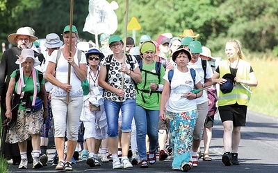 ▲	Wśród osobistych intencji pątników są: dziękczynienie za łaskę zdrowia, prośba o błogosławieństwo dla najbliższych, prośba o uwolnienie z nałogu.