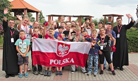 ▲	Oaza odbywała się od 27 czerwca  do 6 lipca. Uczestnicy, oczywiście, nie zapomnieli o ćwierćfinałowym meczu polskich piłkarzy z Portugalią.