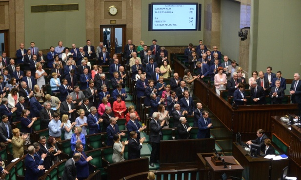 Sejm nie zgodził się na odwołanie szefa MON