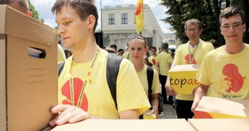 450 tys. podpisów za prawem do życia