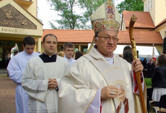Abp Zygmunt Zimowski był ordynariuszem radomskim w latach 2002-2009. Od 2009 r. jest przewodniczącym Papieskiej Rady ds. Duszpasterstwa Służby Zdrowia