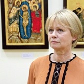 Bronisława Stotko podczas wernisażu wystawy swoich ikon.