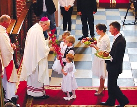 ▲	Przygotowanie uroczystości jubileuszowych to wielomiesięczna praca parafian, władz samorządowych oraz lokalnych przedsiębiorców. 