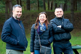 W program zaangażowani byli (od lewej) ks. Piotr Hartkiewicz, Małgorzata Steczkowska i ks. Mariusz Jackowski.