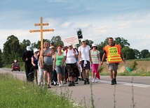 – Wędrówka jest czasem trudu i zawierzenia Maryi Niepokalanej intencji o trzeźwość własną i innych  – mówili pątnicy.