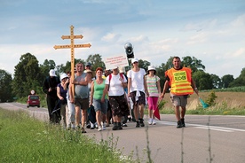 – Wędrówka jest czasem trudu i zawierzenia Maryi Niepokalanej intencji o trzeźwość własną i innych  – mówili pątnicy.