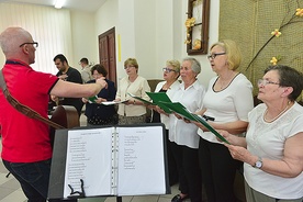 Zespół „Jesienna Gama” podczas Mszy św. w poprawczaku