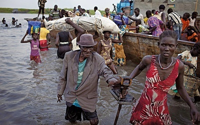 Tylko w latach 2013–2015 w Sudanie Południowym zginęło ok. 50 tys. ludzi, a 2,2 mln musiało opuścić domy. Na zdjęciu uchodźcy z plemienia Dinka, 2014 r.