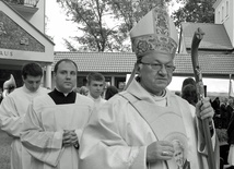 Abp Zygmunt Zimowski w zbudowanym dzięki jego zaangażowaniu ośrodku Charytatywno-Edukacyjnym "Emaus" w Turnie koło Białobrzegów