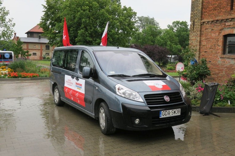 Grupa biało-czerwona Gdańskiej Pieszej Pielgrzymki na Jasną Górę