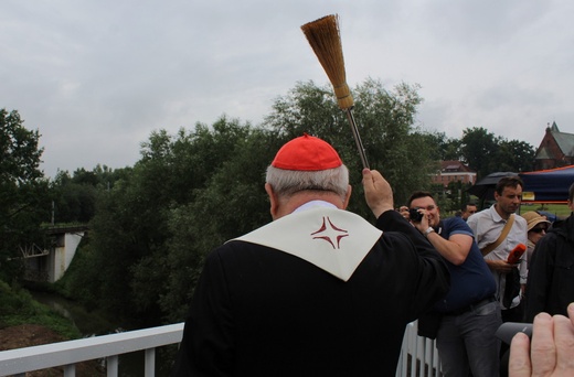 Poświęcenie kładki łączącej Łagiewniki i Białe Morza