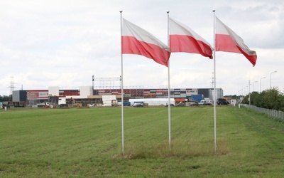 Budowa ołtarza na Campus Misericordiae