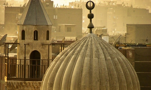 Uniwersytet Al Azhar prowadzi podwójną grę