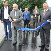Jacek Krywult, prezydent Bielska-Białej otworzył oficjalnie nową trasę pieszo-rowerową wokół lotniska w Aleksandrowicach