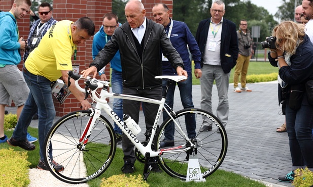 Biały rower dla papieża