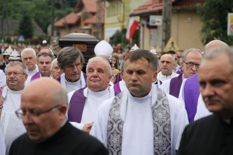 Diecezja tarnowska żegna abp. Z. Zimowskiego