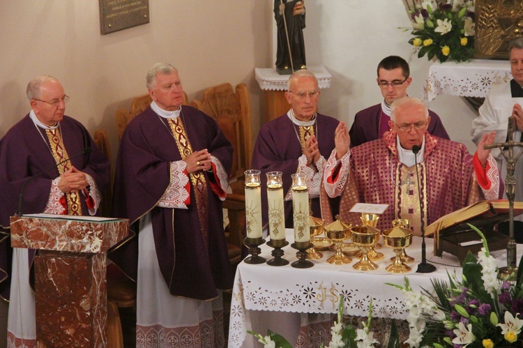 Pożegnanie śp. abp. Zimowskiego w Kupieninie