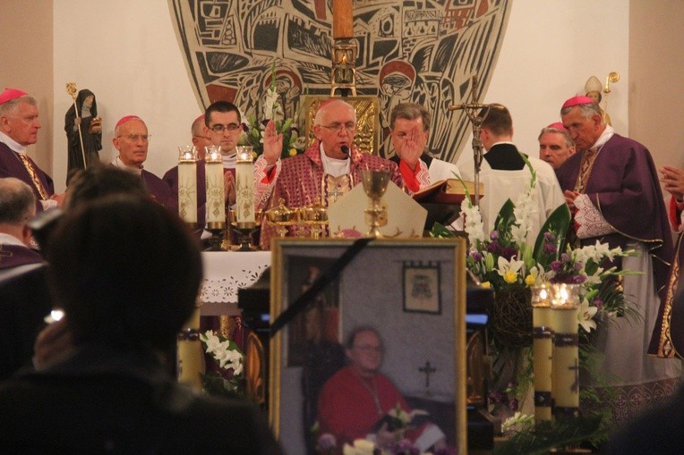 Pożegnanie śp. abp. Zimowskiego w Kupieninie