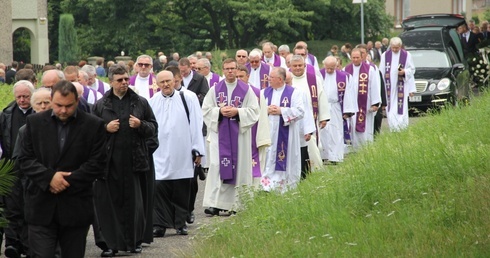 Pogrzeb ks. Adama Łapuszka