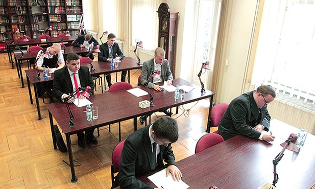 Kleryk, a na pewno kandydat do seminarium, to jeszcze nie ksiądz. Przed nim dopiero długa droga rozeznawania i formacji.