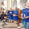 Radomscy wolontariusze Światowych Dni Młodzieży polecają Bogu sukces spotkania w Krakowie.