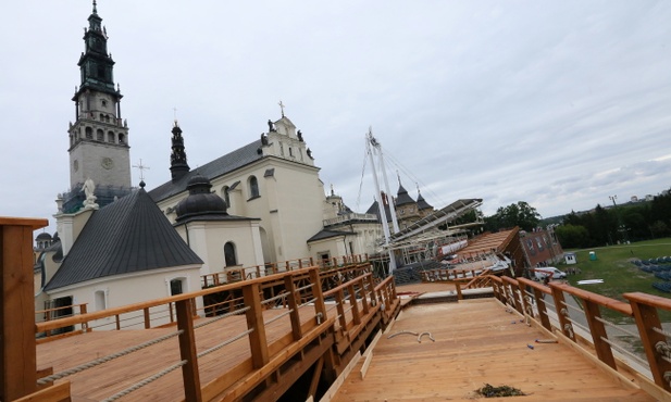 Papież na Jasnej Górze. Czuwanie od świtu