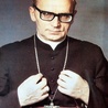 Bp Jan Wosiński przeżył 82 lata, w tym 57 lat w kapłaństwie i 34 lata w biskupstwie. W jego herbie biskupim było zawołanie „Niepokalana zwycięży!”.