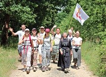 Pielgrzymi pokonują codziennie średnio  ok. 20–30 km.