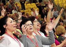 Uczestnicy nauczyli się nie tylko pieśni chwały, ale i tańców uwielbienia.