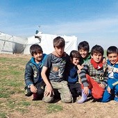 ▲	Jazydzkie dzieci uchodźców w północnym Iraku.