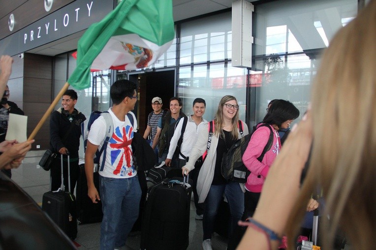 Powitanie pielgrzymów ŚDM na gdańskim lotnisku