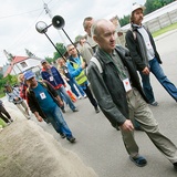 Pan Henryk, bezrobotny elektryk, pielgrzymuje drugi raz w tych samych klapkach.